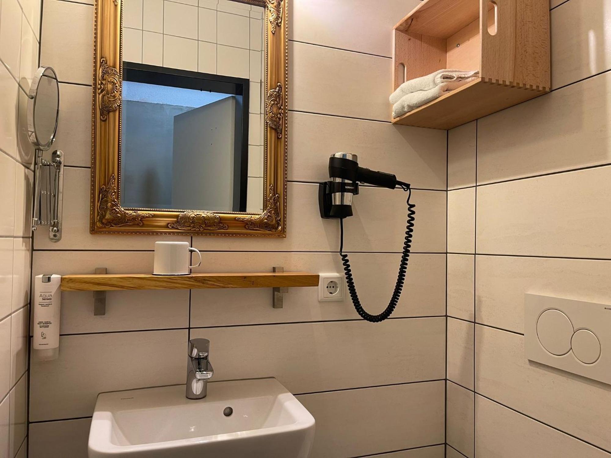 Koby Work&Stay Souterrain Apartment, Wifi&Komfort Херфорд Экстерьер фото